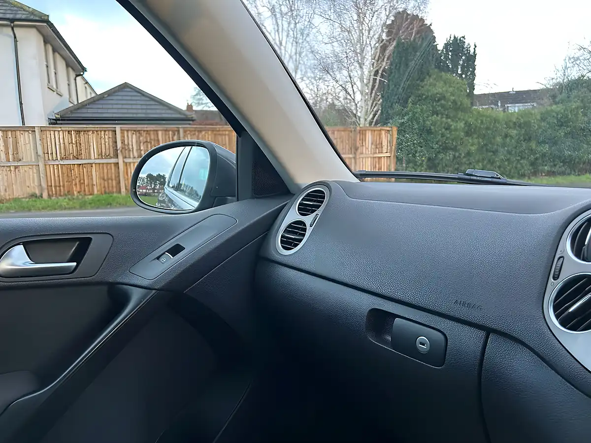 Used 2011 Volkswagen Tiguan Match Grey - Interior and Exterior details 15