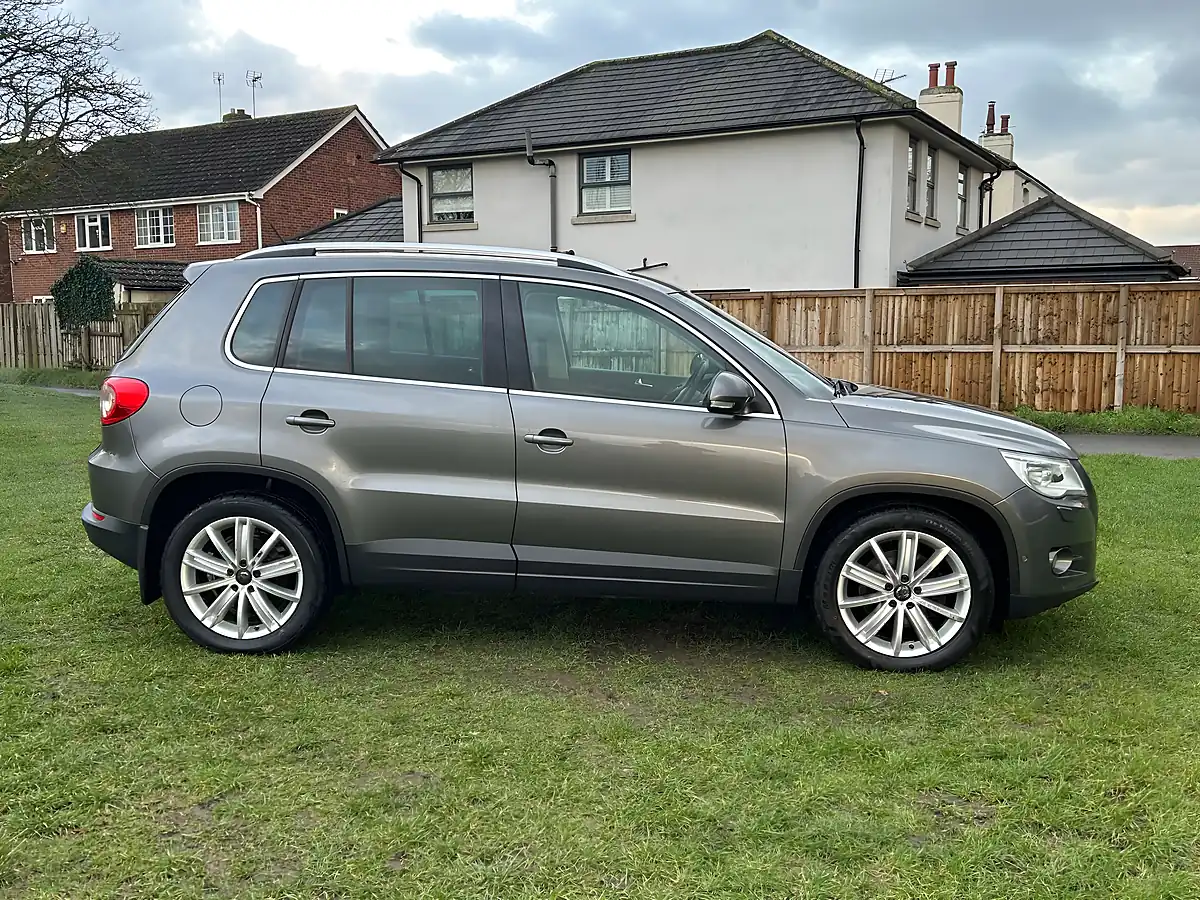 Used 2011 Volkswagen Tiguan Match Grey - Interior and Exterior details 4