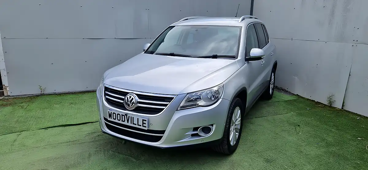 Used 2011 Volkswagen Tiguan Match Silver - Front View