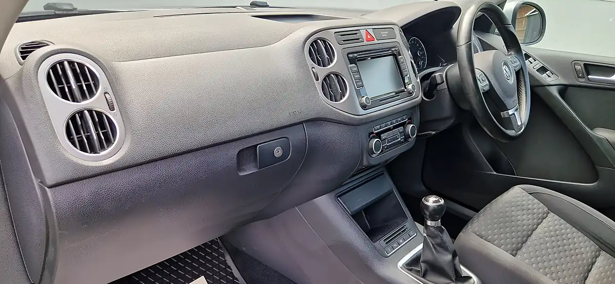 Used 2011 Volkswagen Tiguan Match Silver - Interior and Exterior details 13