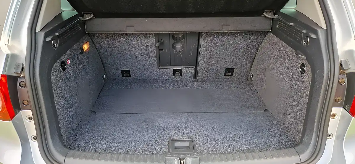 Used 2011 Volkswagen Tiguan Match Silver - Interior and Exterior details 16