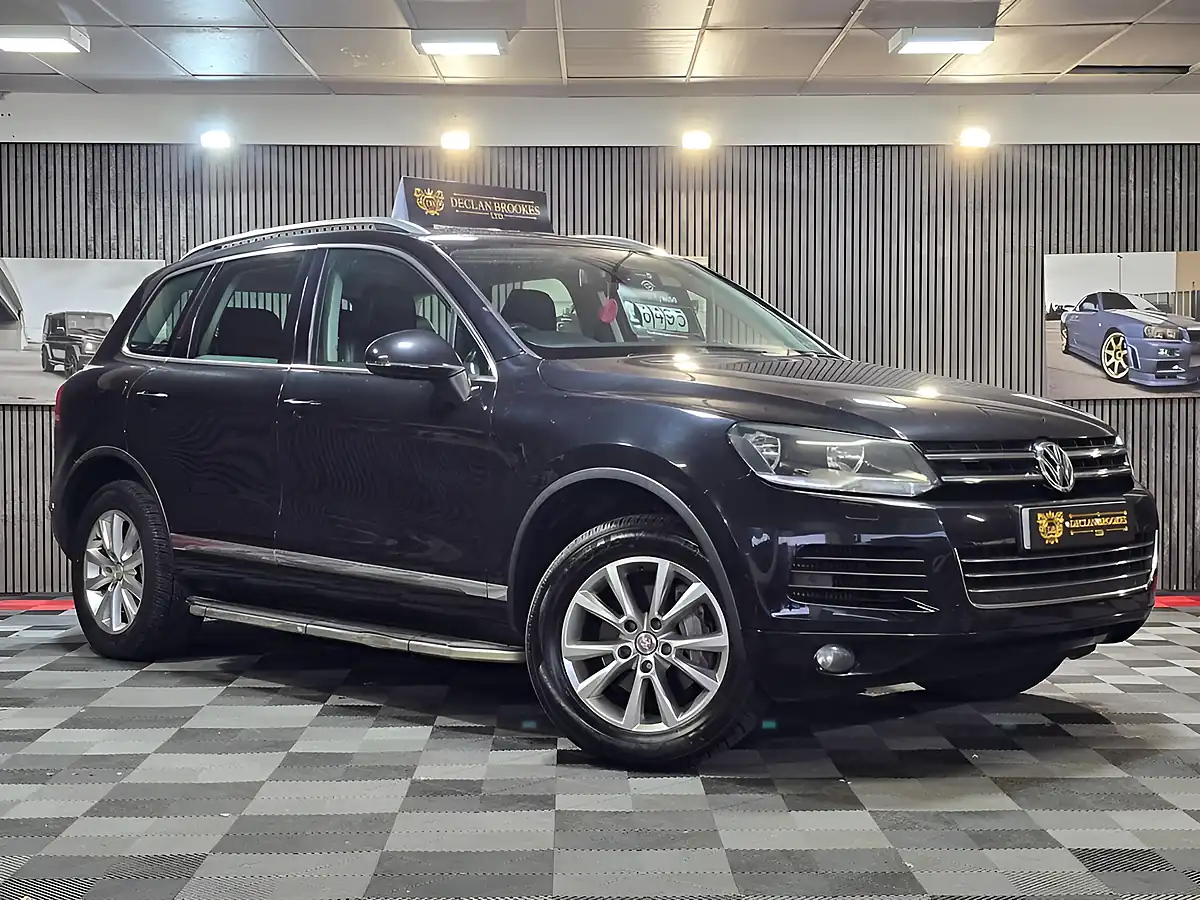 Used 2011 Volkswagen Touareg Se Black - Front View