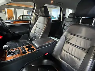Used 2011 Volkswagen Touareg Se Black - Interior and Exterior details 10