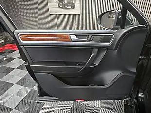 Used 2011 Volkswagen Touareg Se Black - Interior and Exterior details 11
