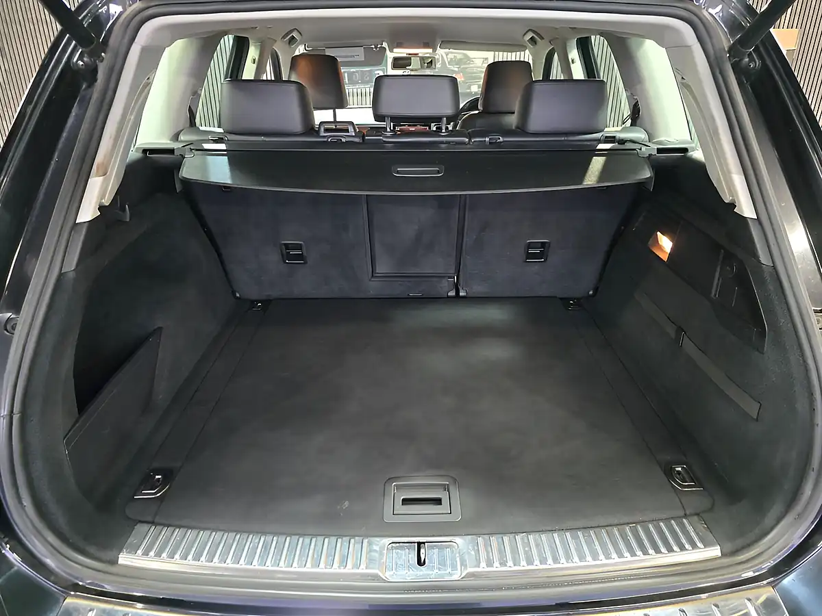 Used 2011 Volkswagen Touareg Se Black - Interior and Exterior details 13