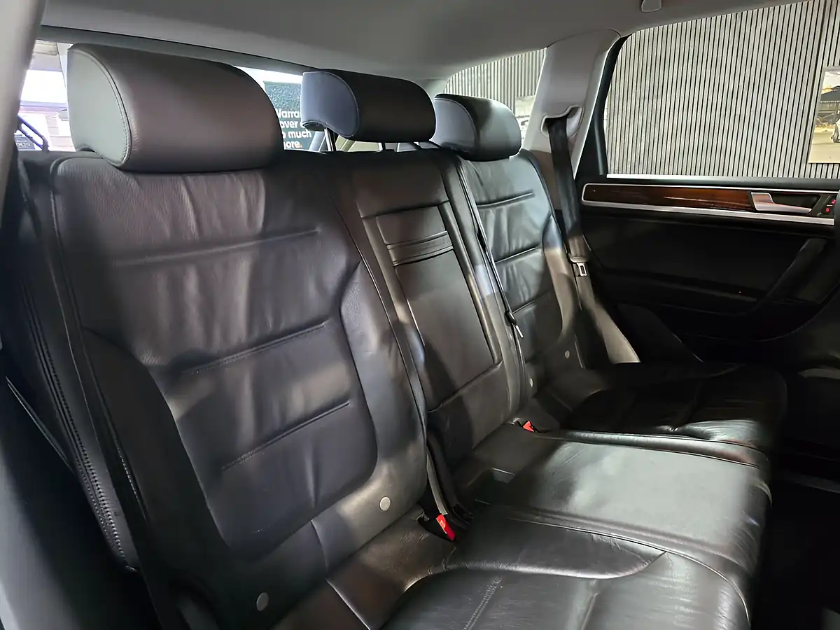 Used 2011 Volkswagen Touareg Se Black - Interior and Exterior details 15
