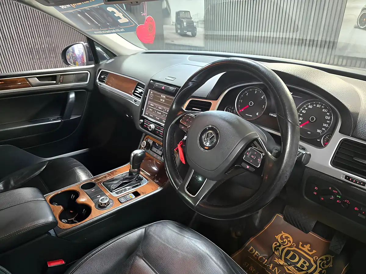 Used 2011 Volkswagen Touareg Se Black - Interior and Exterior details 17