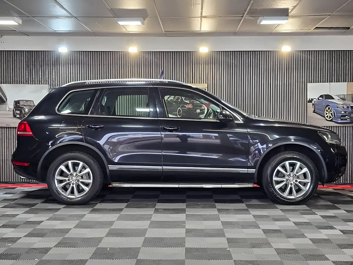 Used 2011 Volkswagen Touareg Se Black - Interior and Exterior details 2