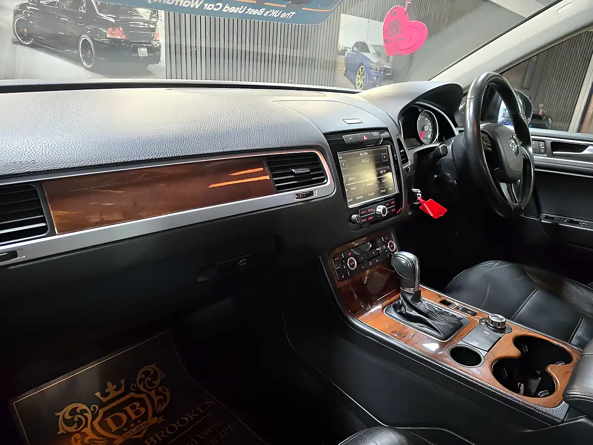 Used 2011 Volkswagen Touareg Se Black - Interior and Exterior details 9