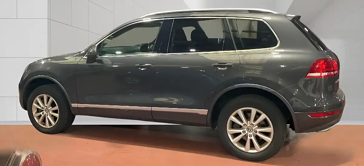 Used 2011 Volkswagen Touareg Se Grey - Interior and Exterior details 5
