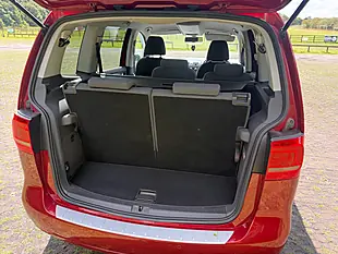Used 2011 Volkswagen Touran Se Red - Interior and Exterior details 11
