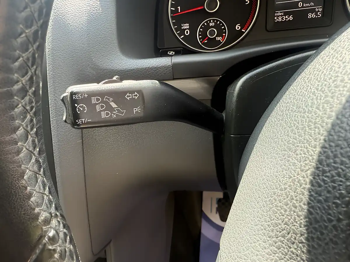 Used 2011 Volkswagen Touran Se Red - Interior and Exterior details 17