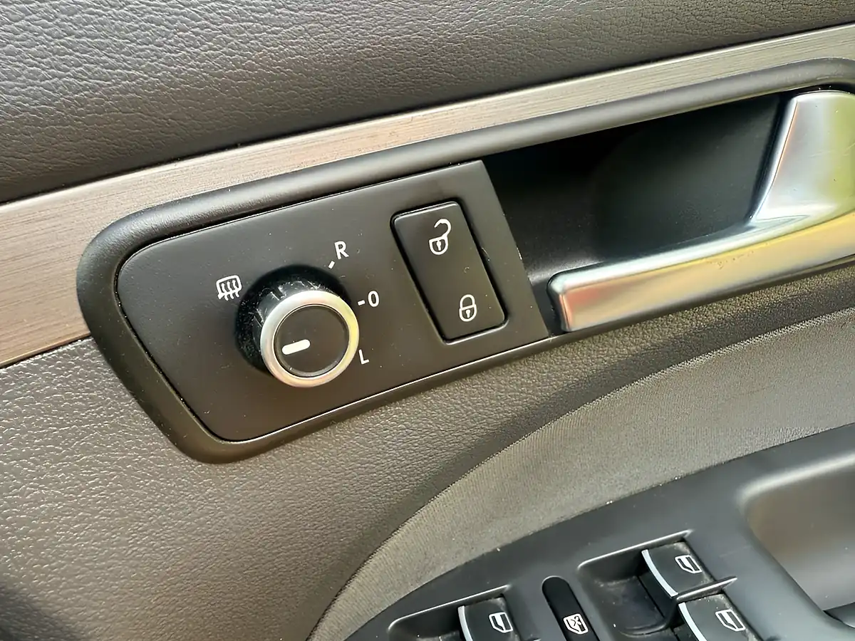 Used 2011 Volkswagen Touran Se Red - Interior and Exterior details 18