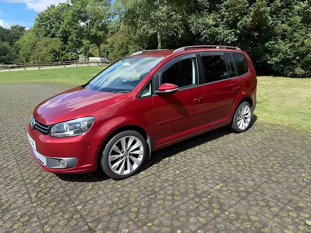 Used 2011 Volkswagen Touran Se Red - Interior and Exterior details 3