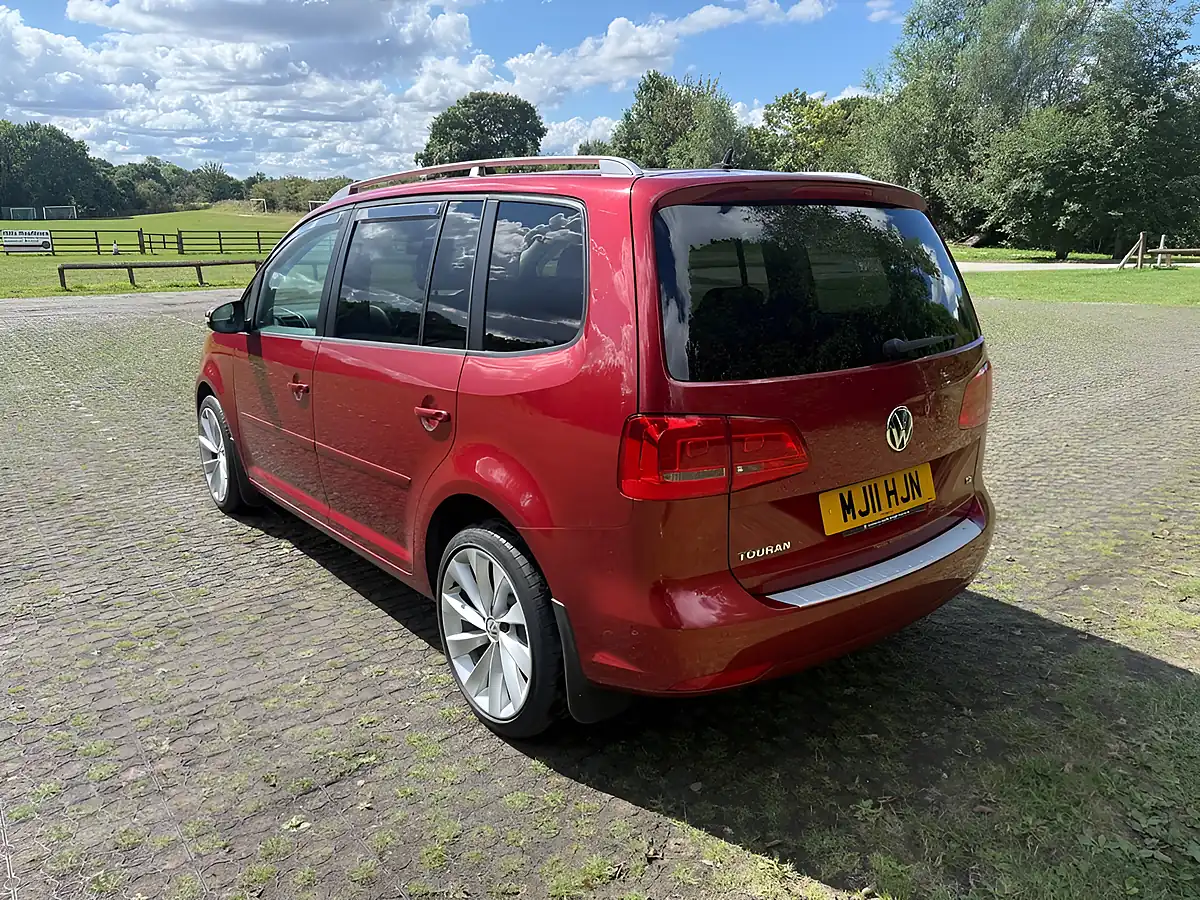 Used 2011 Volkswagen Touran Se Red - Interior and Exterior details 4
