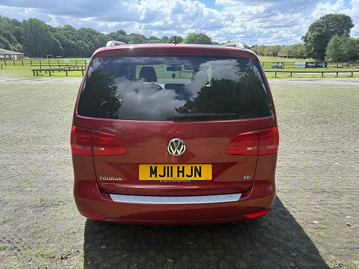 Used 2011 Volkswagen Touran Se Red - Interior and Exterior details 5