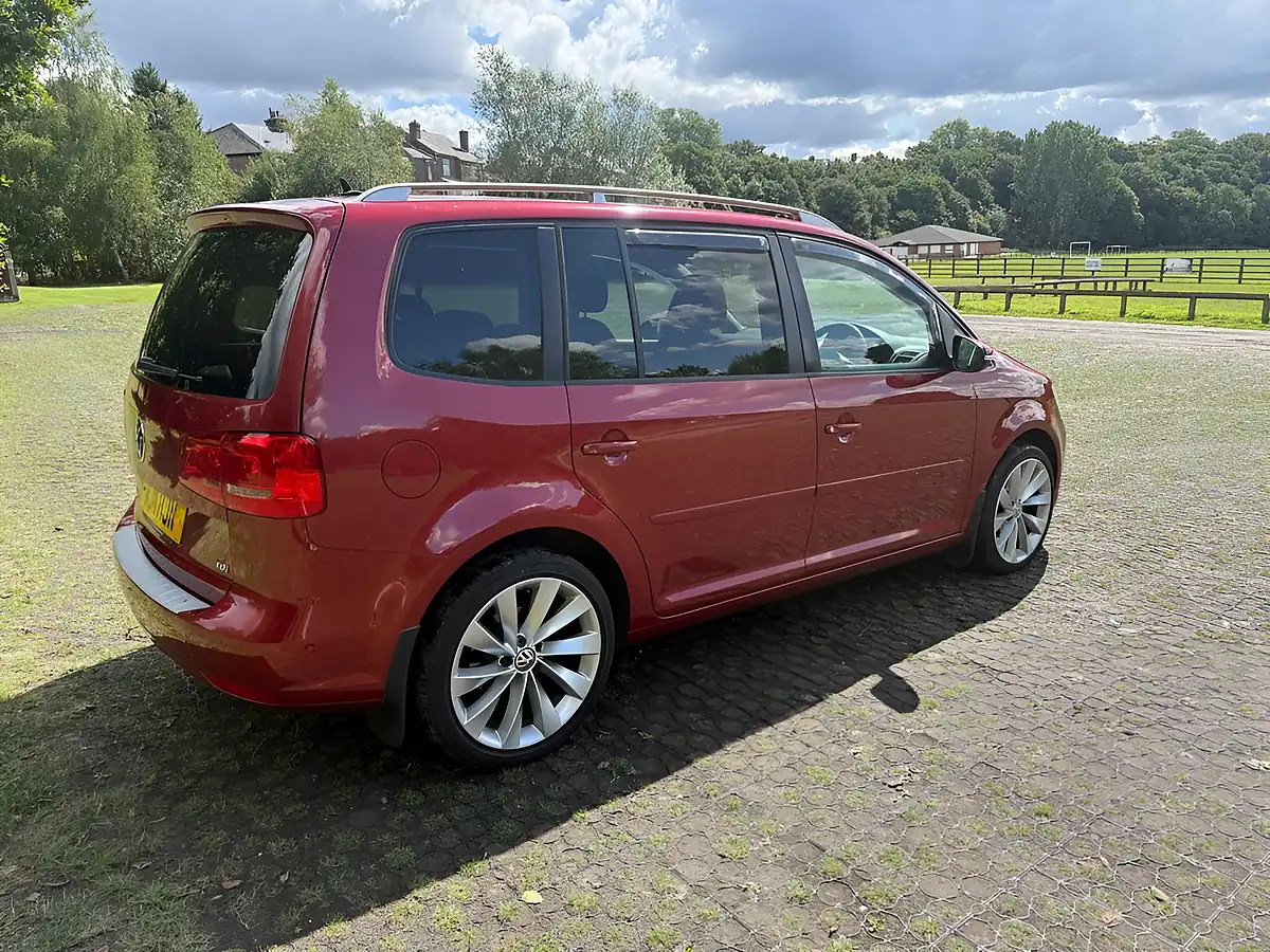 Used 2011 Volkswagen Touran Se Red - Interior and Exterior details 6