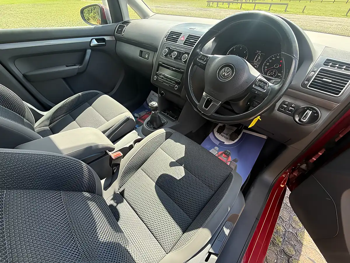 Used 2011 Volkswagen Touran Se Red - Interior and Exterior details 7