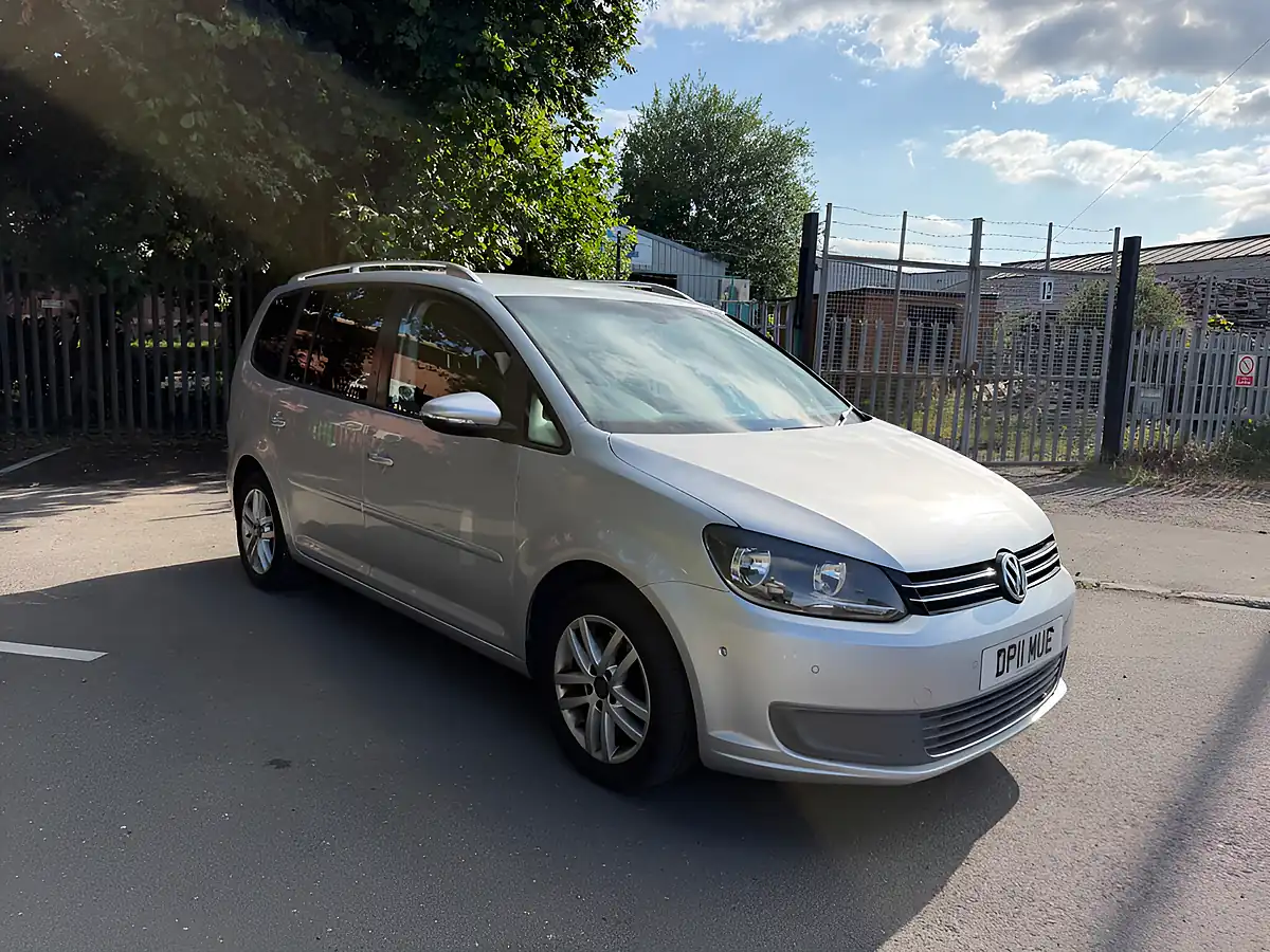 Used 2011 Volkswagen Touran Se Silver - Front View
