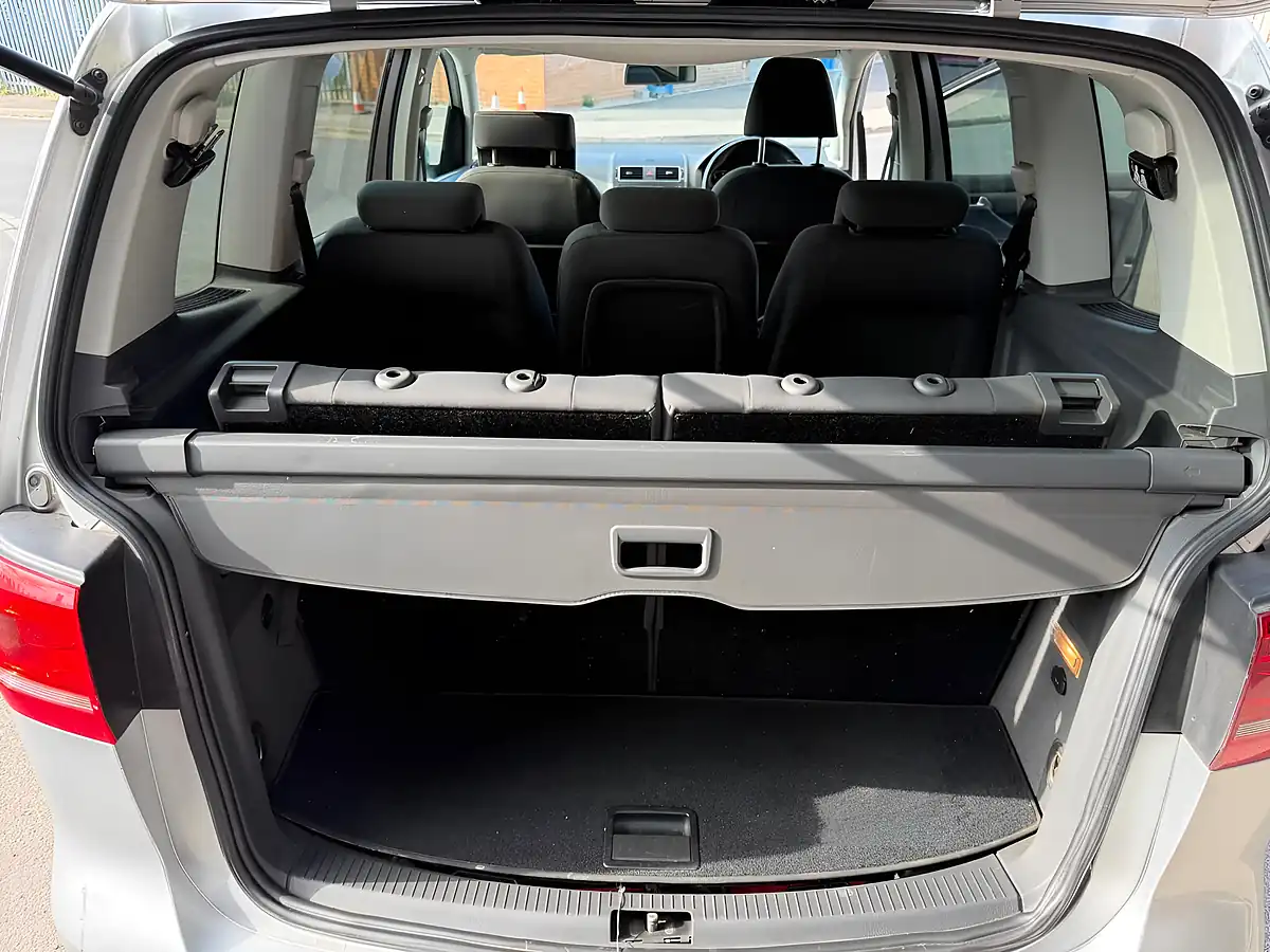 Used 2011 Volkswagen Touran Se Silver - Interior and Exterior details 12