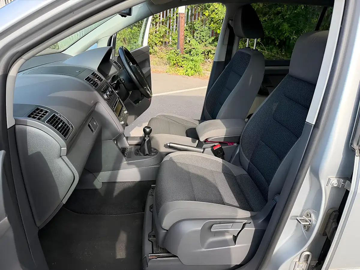 Used 2011 Volkswagen Touran Se Silver - Interior and Exterior details 13