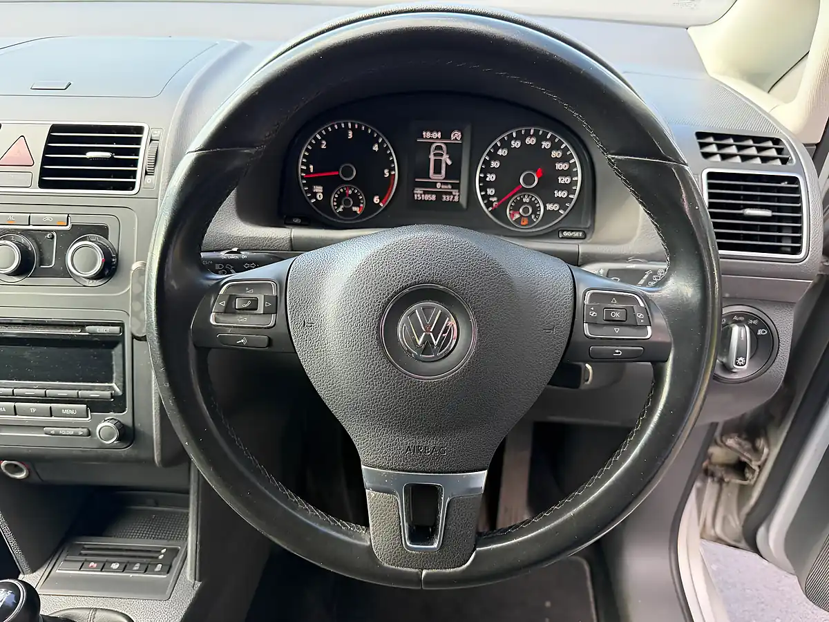 Used 2011 Volkswagen Touran Se Silver - Interior and Exterior details 14