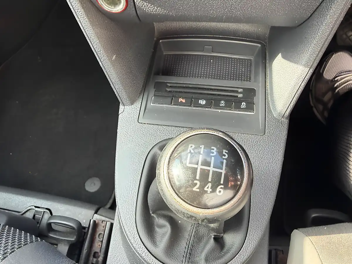 Used 2011 Volkswagen Touran Se Silver - Interior and Exterior details 16