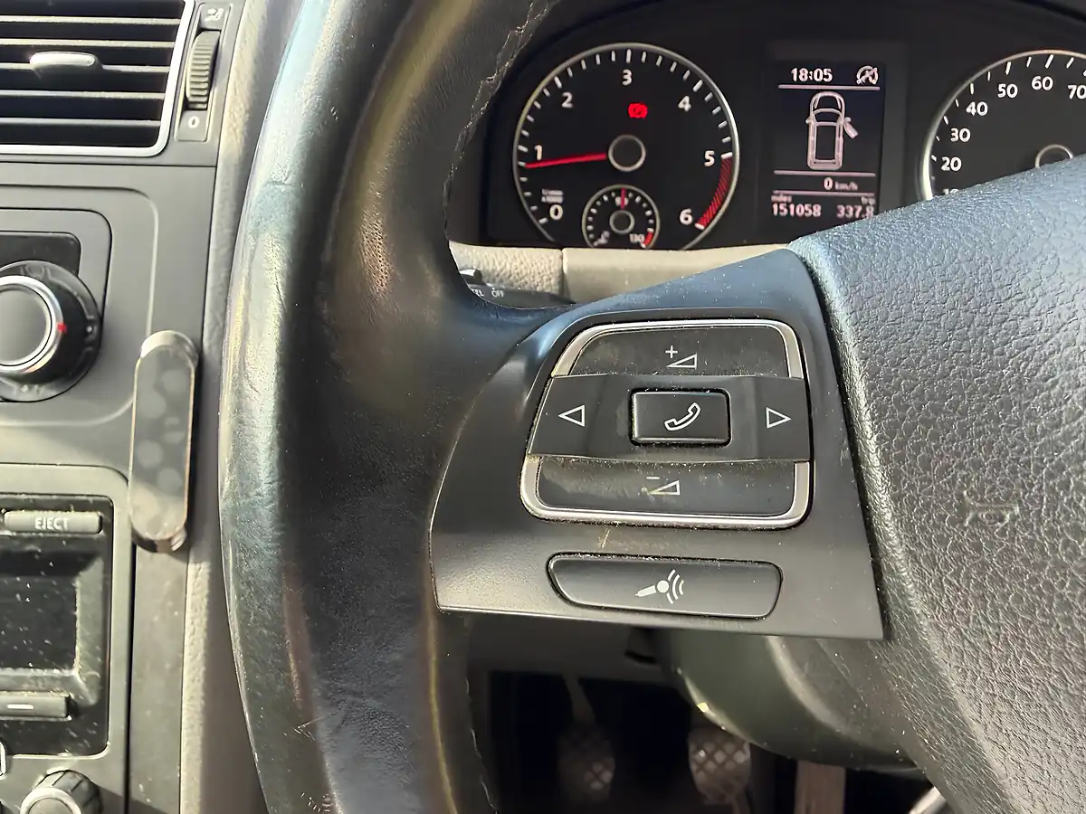 Used 2011 Volkswagen Touran Se Silver - Interior and Exterior details 17