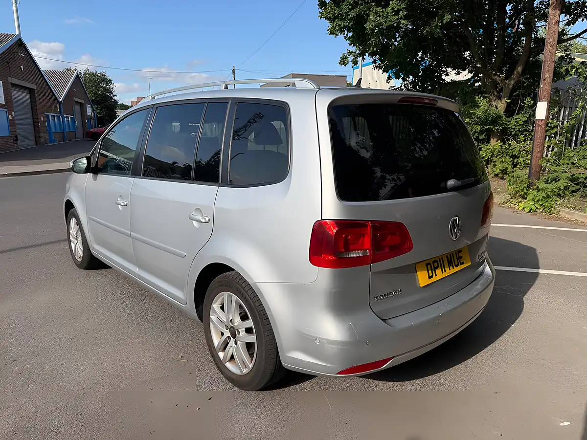 Used 2011 Volkswagen Touran Se Silver - Interior and Exterior details 4