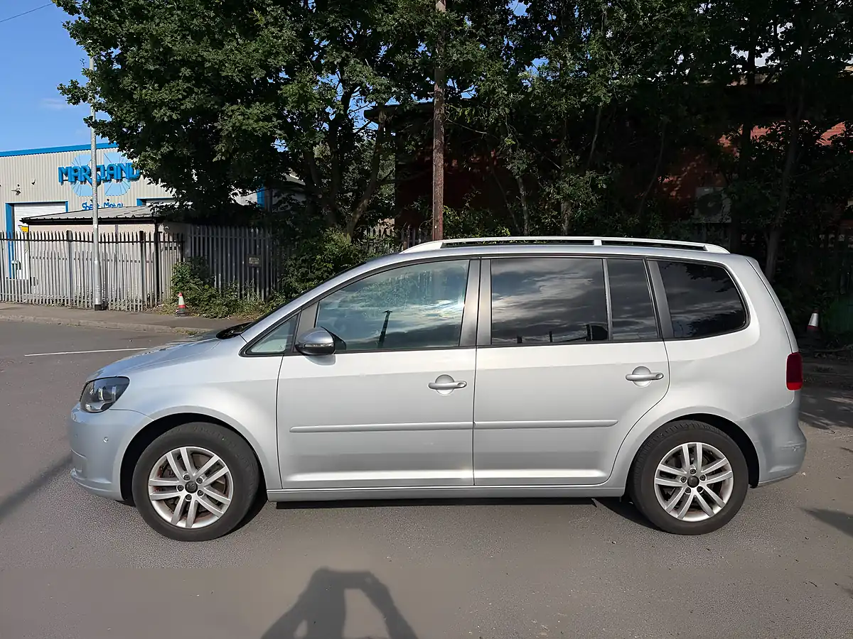 Used 2011 Volkswagen Touran Se Silver - Interior and Exterior details 5