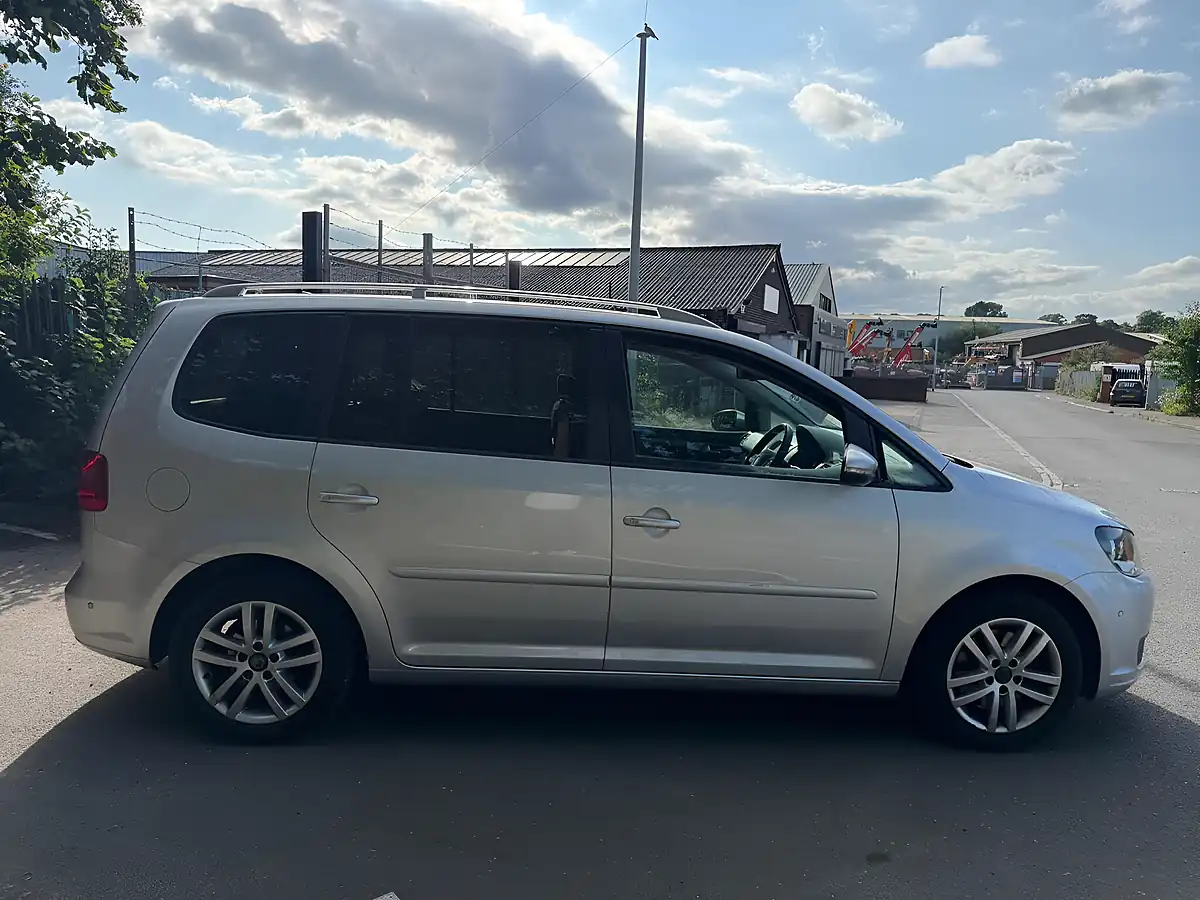 Used 2011 Volkswagen Touran Se Silver - Interior and Exterior details 6