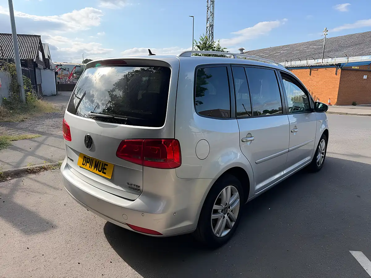 Used 2011 Volkswagen Touran Se Silver - Interior and Exterior details 7