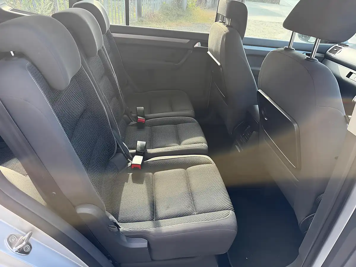 Used 2011 Volkswagen Touran Se Silver - Interior and Exterior details 8