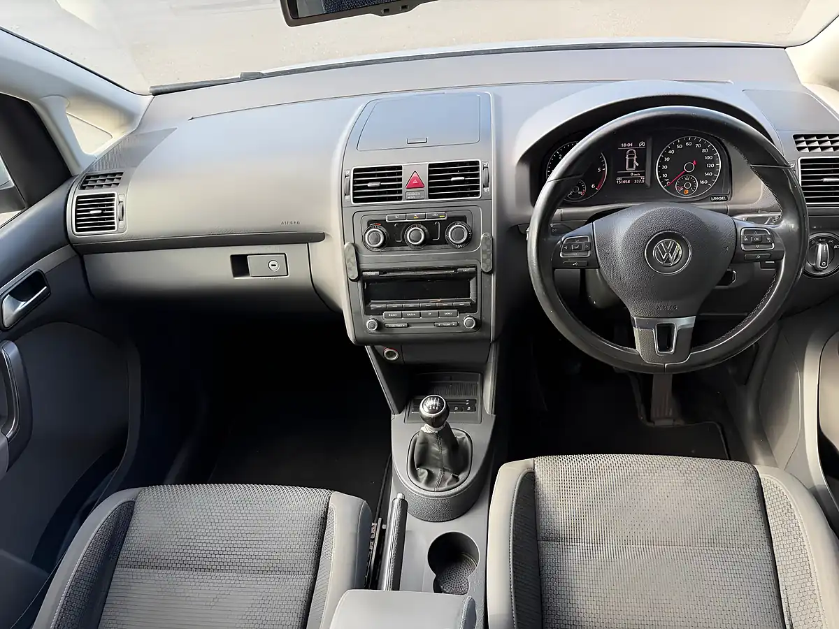 Used 2011 Volkswagen Touran Se Silver - Interior and Exterior details 9