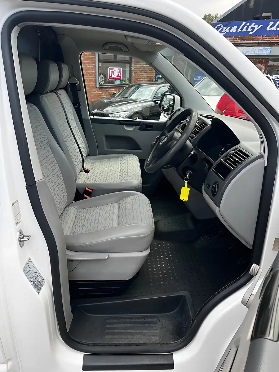 Used 2011 Volkswagen Transporter T26 L1 H1 White - Interior and Exterior details 14