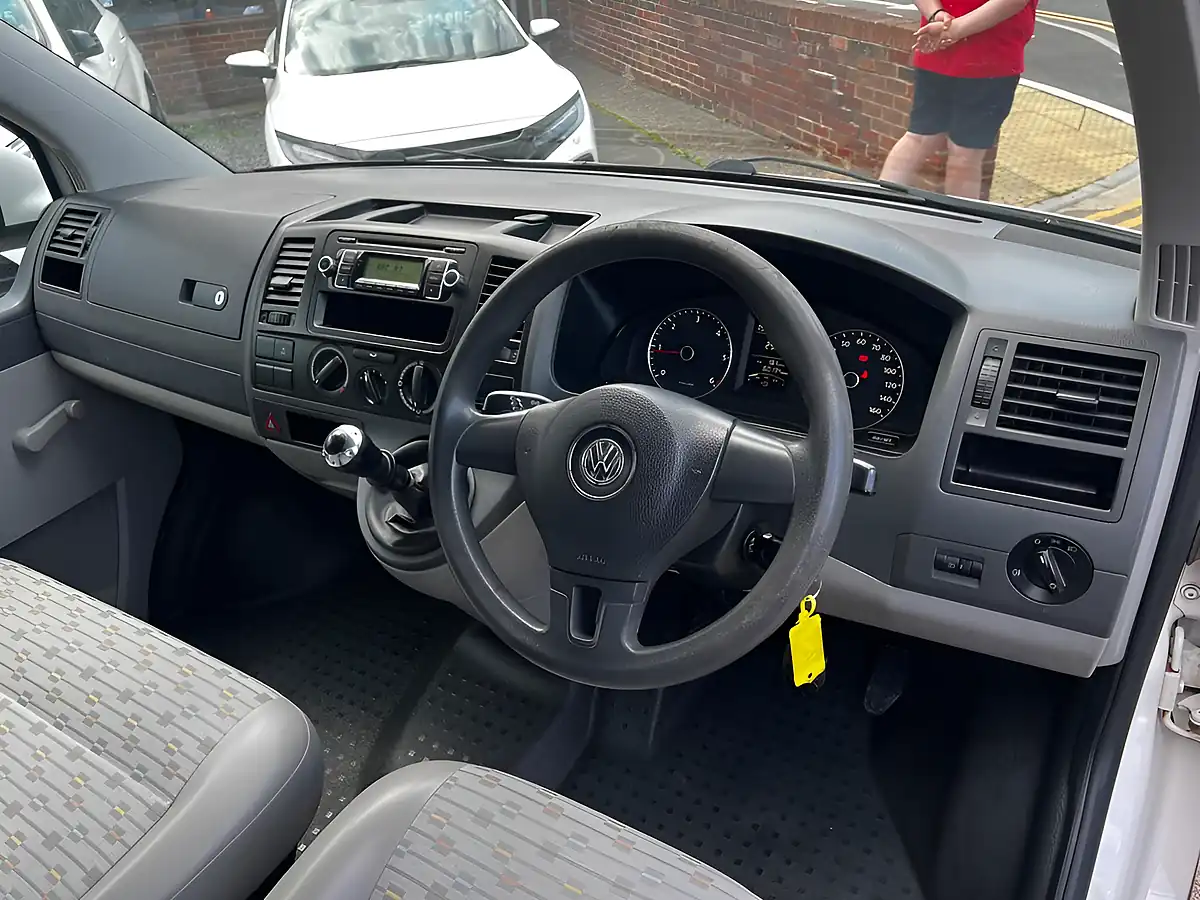 Used 2011 Volkswagen Transporter T26 L1 H1 White - Interior and Exterior details 15