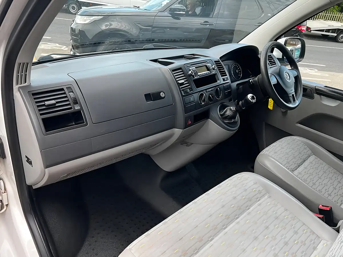 Used 2011 Volkswagen Transporter T26 L1 H1 White - Interior and Exterior details 17