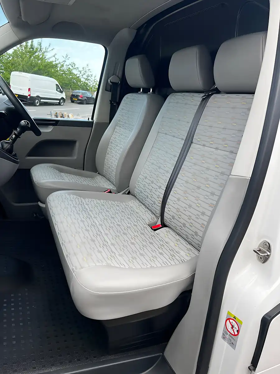 Used 2011 Volkswagen Transporter T26 L1 H1 White - Interior and Exterior details 18