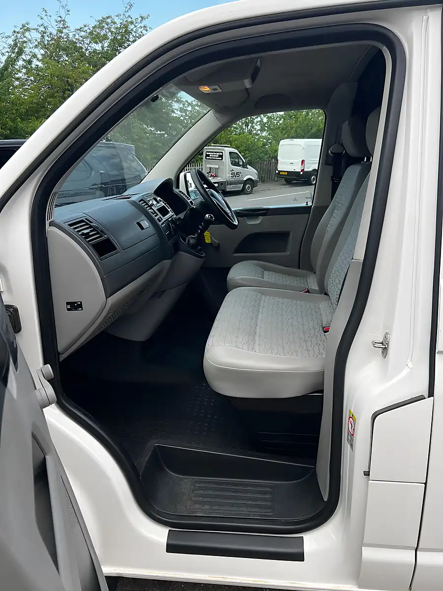 Used 2011 Volkswagen Transporter T26 L1 H1 White - Interior and Exterior details 19