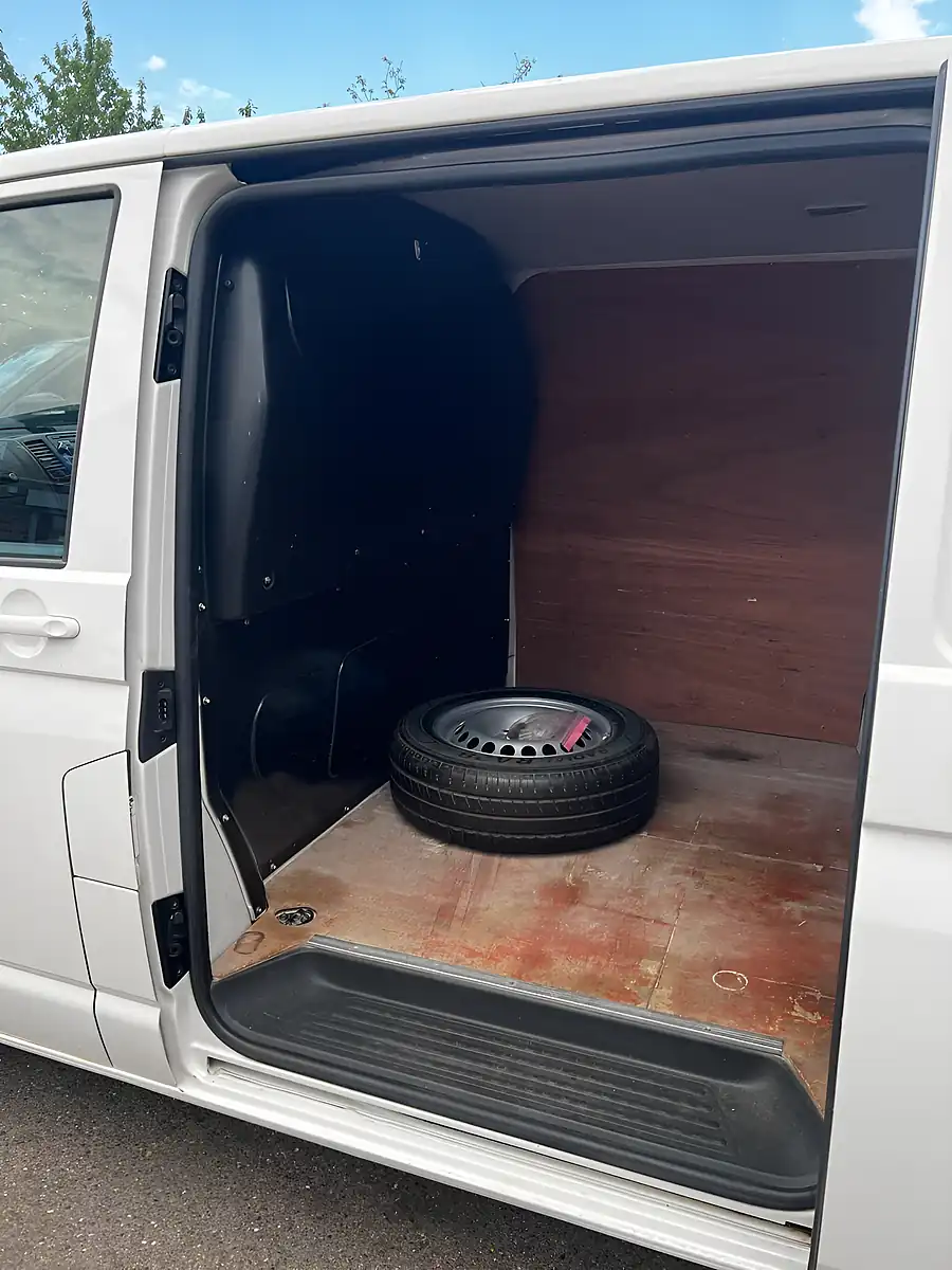 Used 2011 Volkswagen Transporter T26 L1 H1 White - Interior and Exterior details 20
