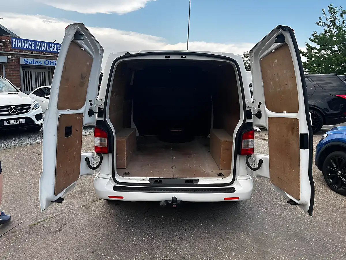 Used 2011 Volkswagen Transporter T26 L1 H1 White - Interior and Exterior details 9