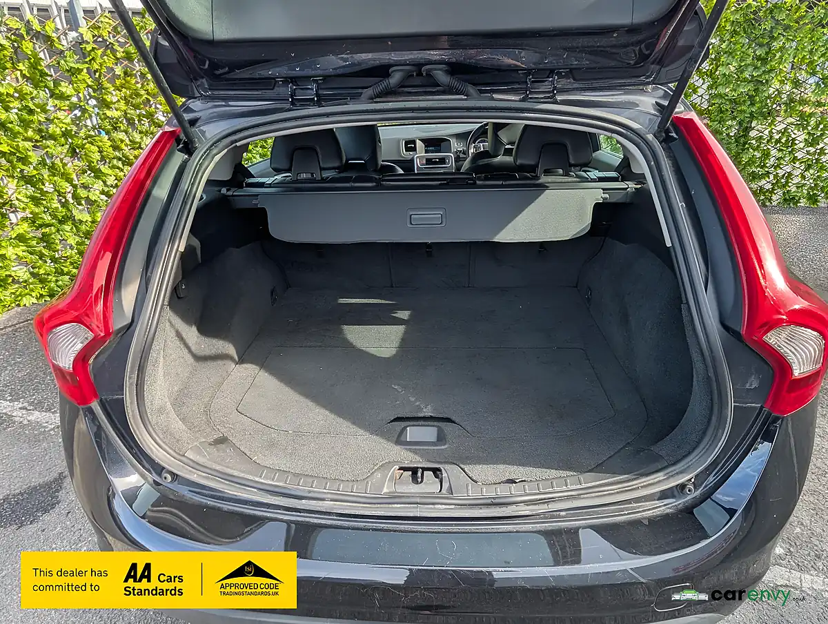 Used 2011 Volvo V60 Se Black - Interior and Exterior details 18