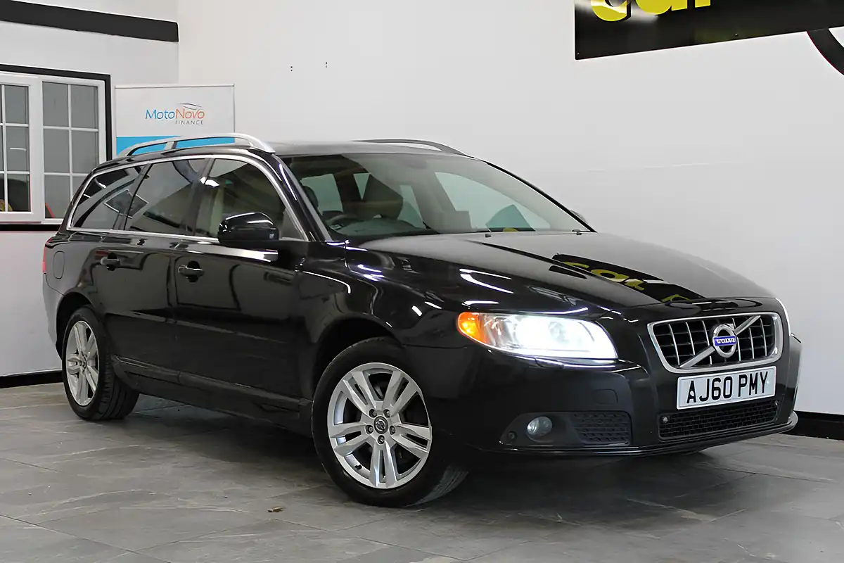 Used 2011 Volvo V70 Se Lux Black - Front View