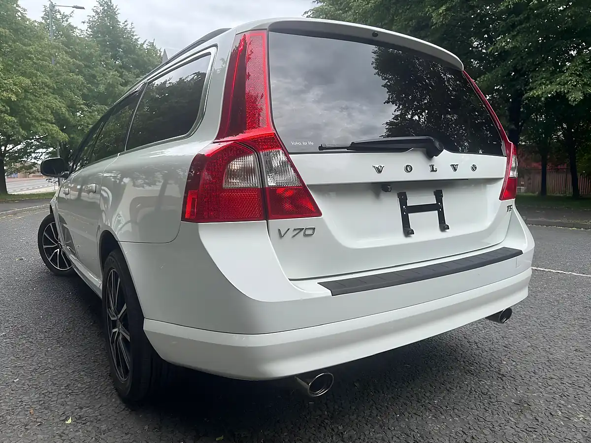Used 2011 Volvo V70 Se Lux White - Interior and Exterior details 12