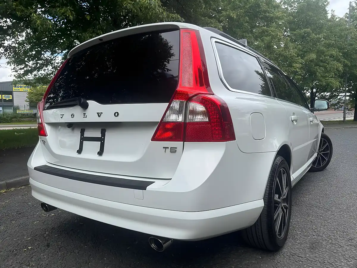 Used 2011 Volvo V70 Se Lux White - Interior and Exterior details 14