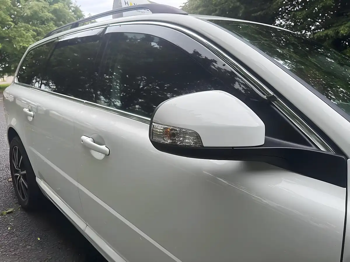 Used 2011 Volvo V70 Se Lux White - Interior and Exterior details 15