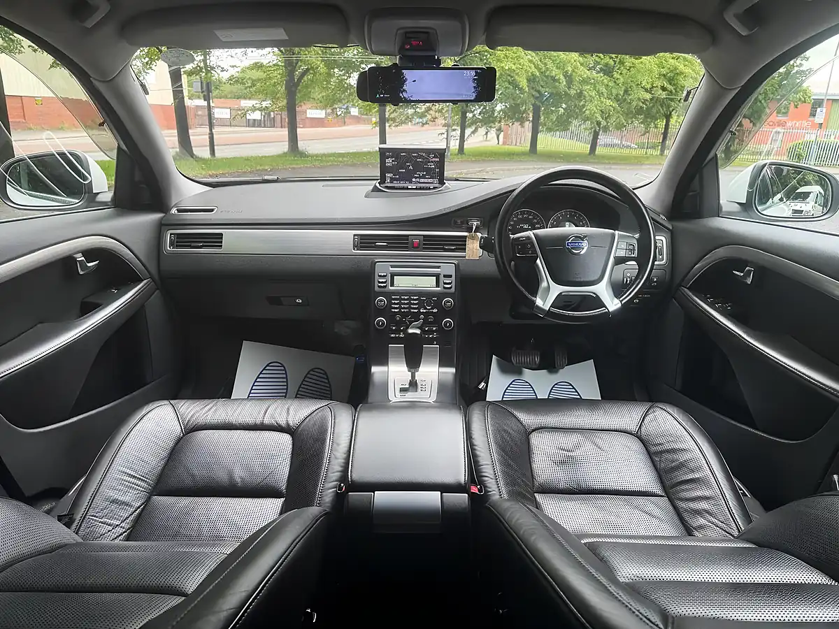 Used 2011 Volvo V70 Se Lux White - Interior and Exterior details 16