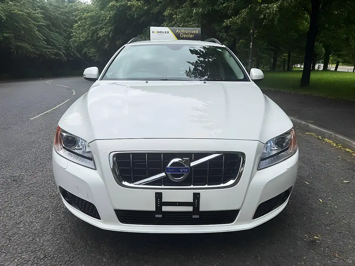 Used 2011 Volvo V70 Se Lux White - Interior and Exterior details 4