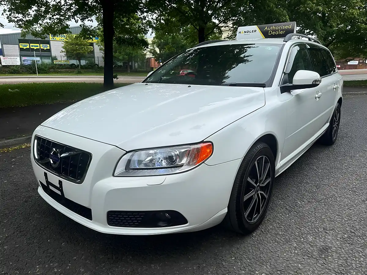 Used 2011 Volvo V70 Se Lux White - Interior and Exterior details 5