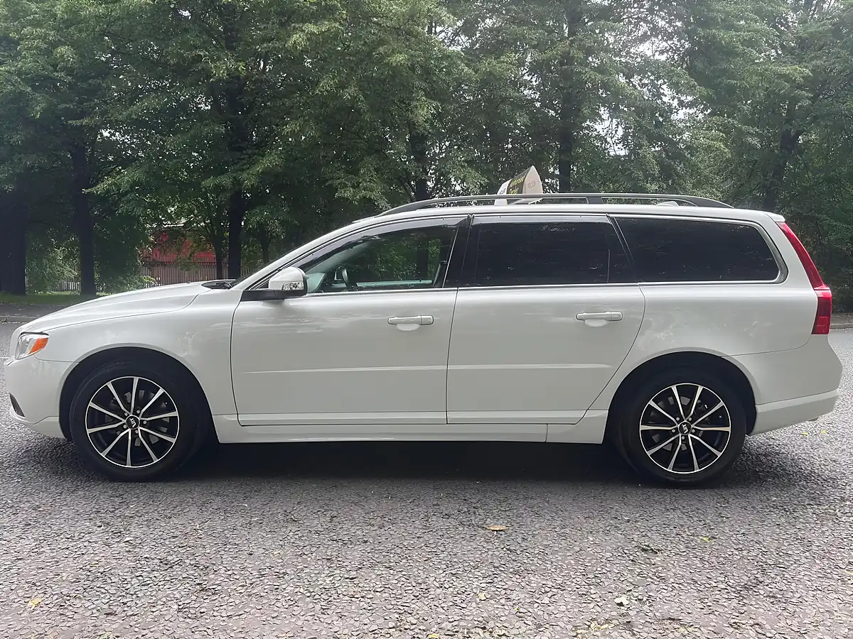 Used 2011 Volvo V70 Se Lux White - Interior and Exterior details 6